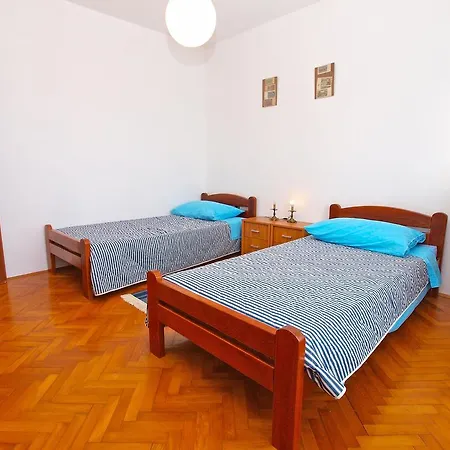 408 Διαμέρισμα *