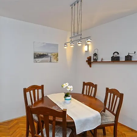 Apartment Apartments 408 Fazana Fazana