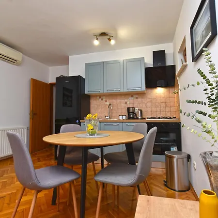 Apartment Apartments 408 Fazana Fazana