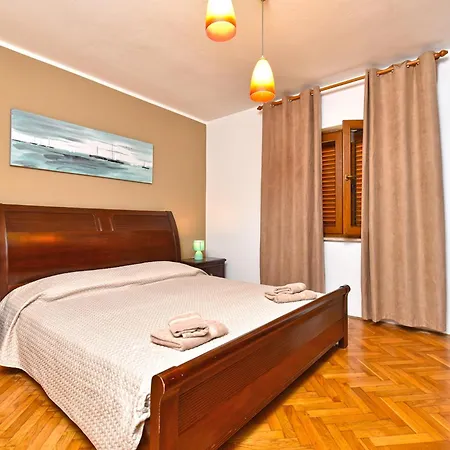 408 * Fažana