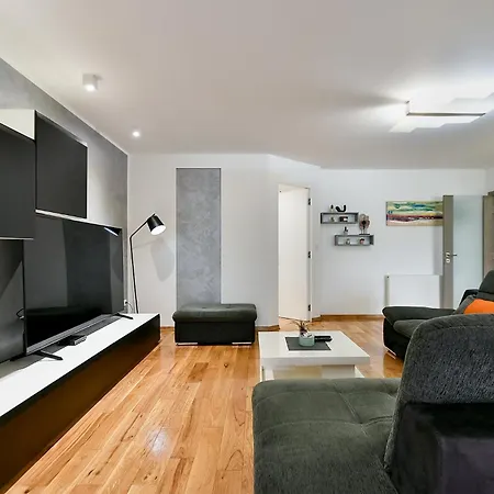 408 Apartament