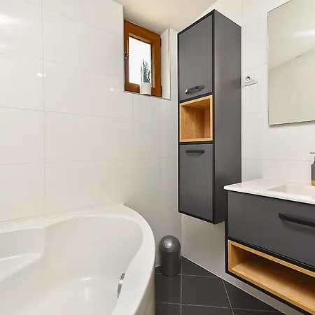 408 Apartament *