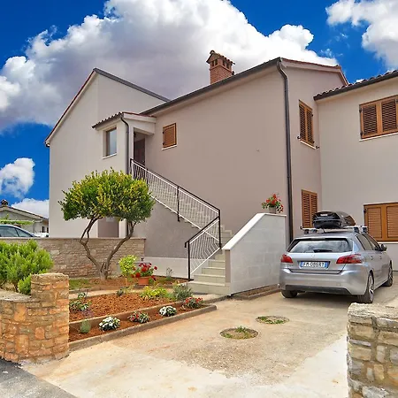408 * Fažana